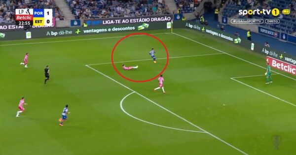 in video, the fair play of a Porto striker who refuses to score after an opponent’s injury