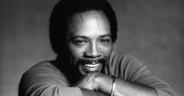 Quincy Jones receives posthumous honorary Oscar