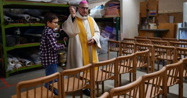 Notre-Dame chairs blessed in Les Landes before heading for Paris