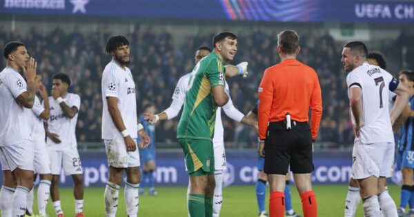 video of the incredible penalty conceded by Emiliano Martinez and Aston Villa, beaten by Brugge