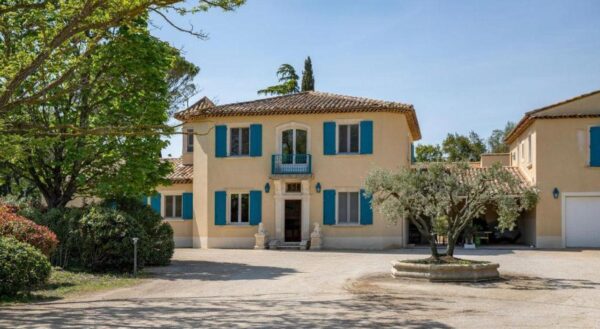 Charles Aznavour’s little Provençal paradise for rent