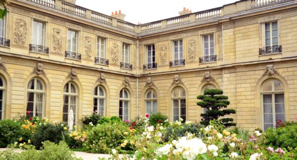 Macron’s funny idea to pay for renovating the poorly insulated Élysée Palace