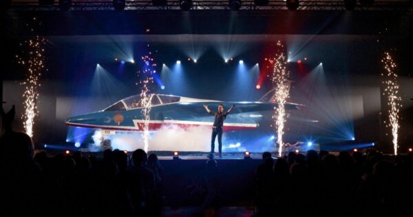 Gaël Brinet, the magician who makes a plane appear on stage