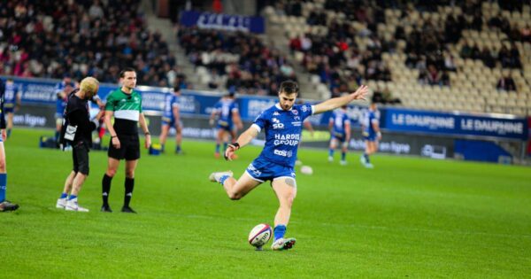 Grenoble leads, Oyonnax sinks