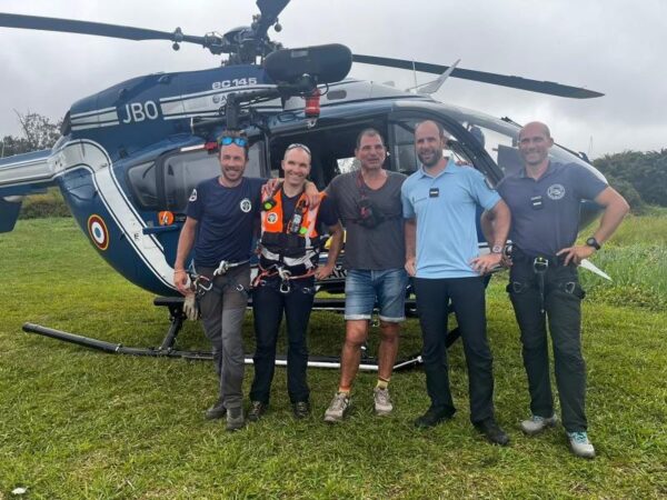 Suspended above the void, 500 metres above the ground, Marc Lièvremont is rescued by the gendarmes on Reunion Island.