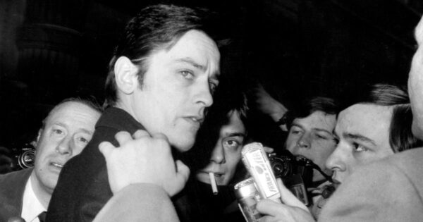 The Markovic affair, sexuality, family quarrels… A biography of Alain Delon aims to unravel certain secrets