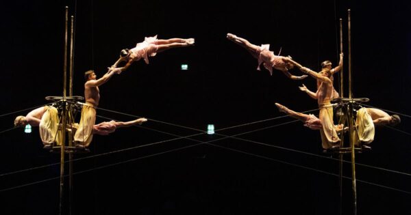 120 people of 30 nationalities, 2,500 costumes and props in 24 semi-trailers… Cirque du Soleil extraordinaire bets on a new golden age