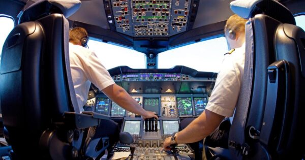 The airline pilots’ union calls a strike against air transport taxation