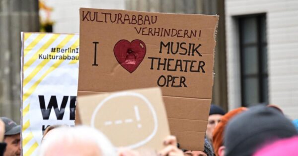 In Berlin, the cultural world rallies against budget cuts