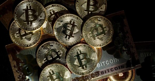 bitcoin hovers around $90,000, dollar soars